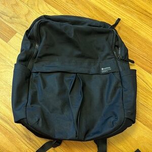 Gentley used Lululemon backpack. Great condition!